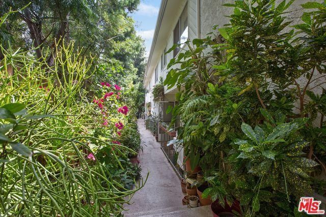 944 Palm Ave #5, West Hollywood, CA 90069