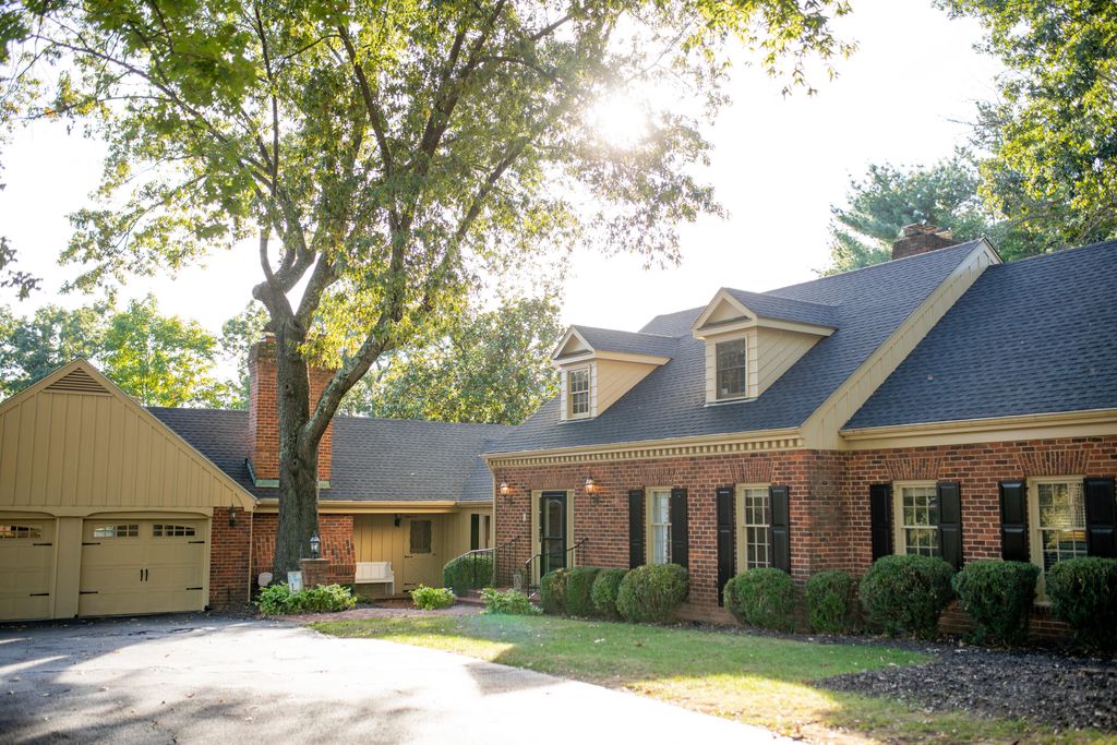 1076 Stonegate Dr, Salem, VA 24153
