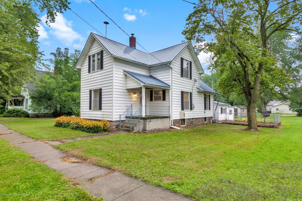 123 Burton St, Pompeii, MI 48874 - 3 Bed, 1 Bath Single-Family Home