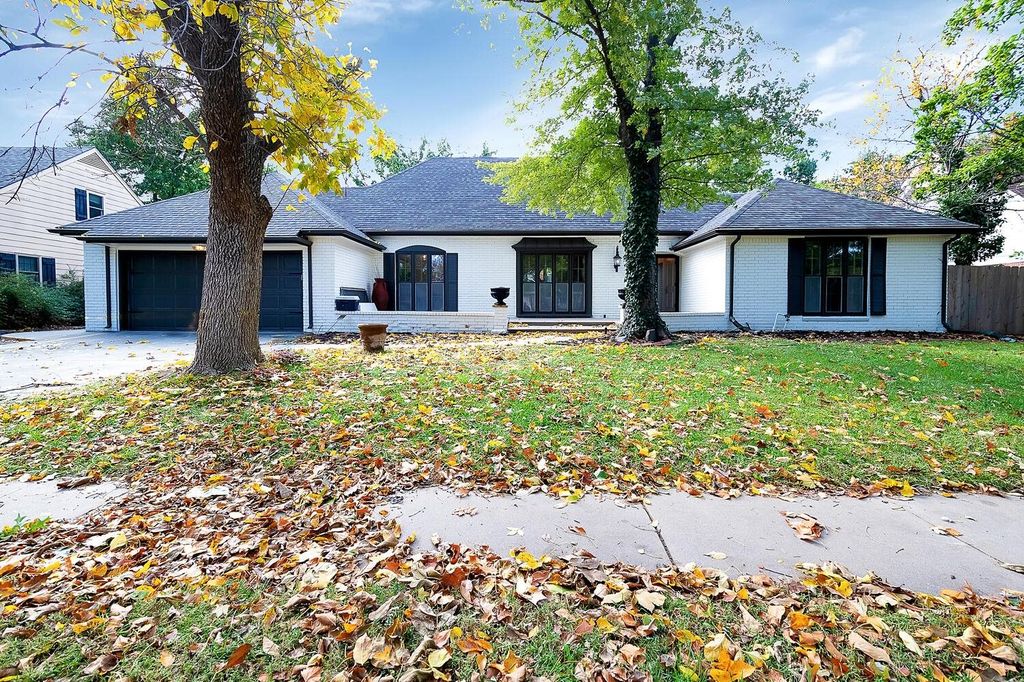 8603 E Limerick Ln, Wichita, KS 67206