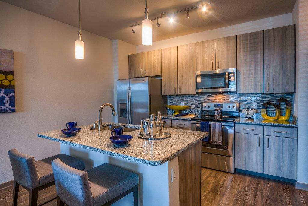 370 Center Lake Ln, Oviedo, FL 32765