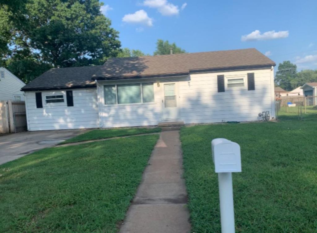 248 S Lamar Ave, Haysville, KS 67060