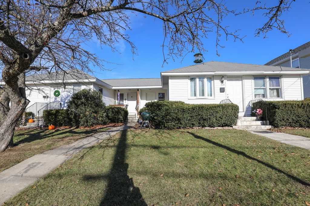 628 Grove St, Manchester, NH 03103