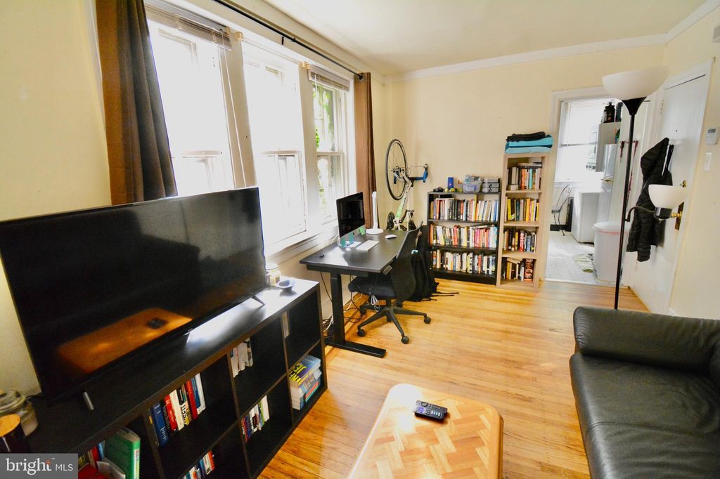506 W Coulter St #1, Philadelphia, PA 19144