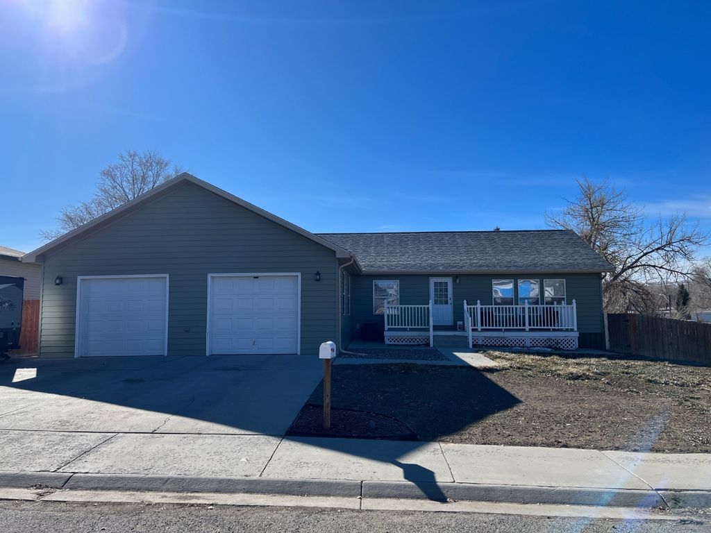 115 Belvedere Dr, Thermopolis, WY 82443