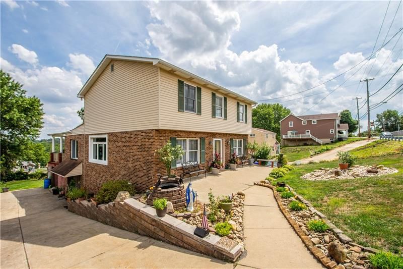 34 Coraopolis Rd, Coraopolis, PA 3 Bed, 3 Bath SingleFamily Home