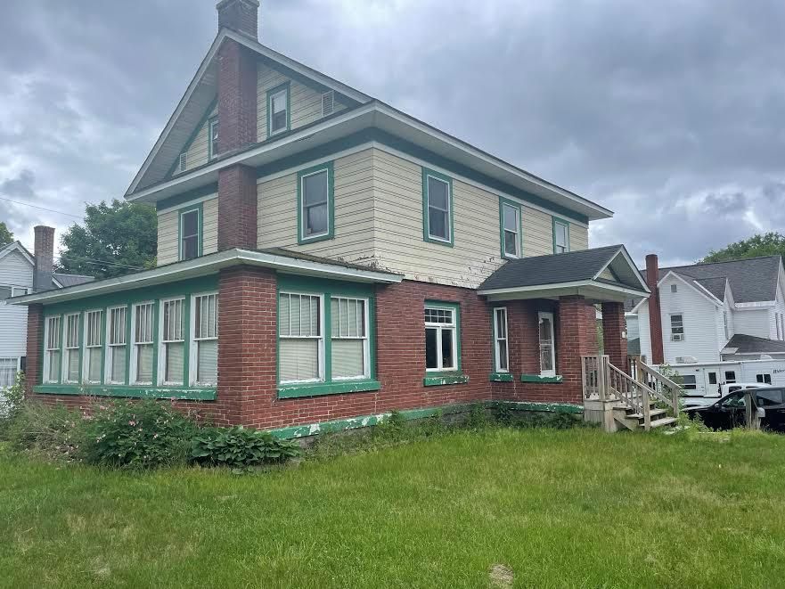 26 Park St, Tupper Lake, NY 12986