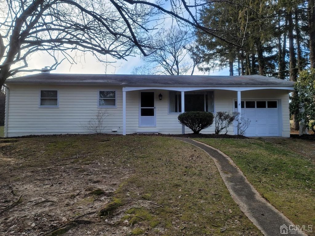 19 Mayfair Ct, Monroe Township, NJ 08831