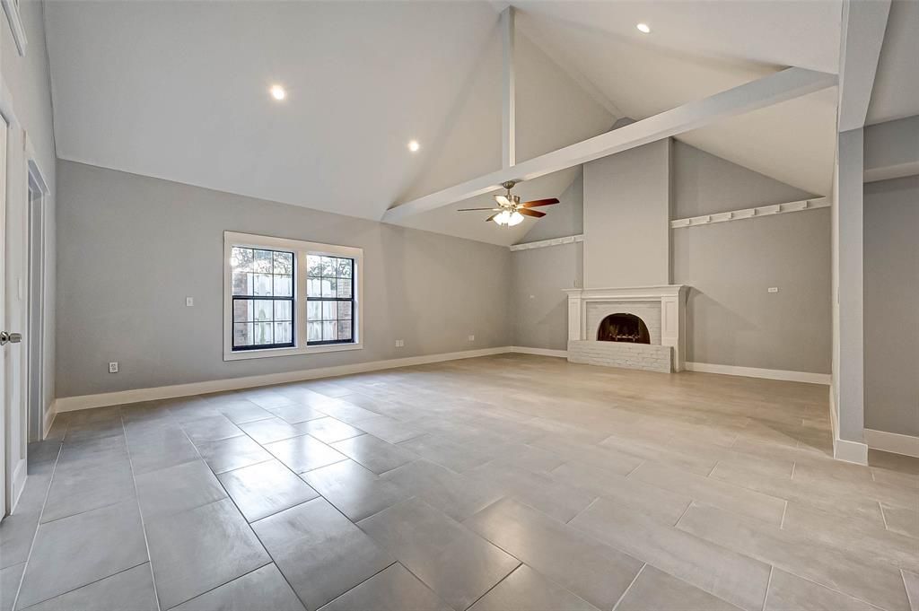 202 Inwood Dr, West Columbia, TX 77486