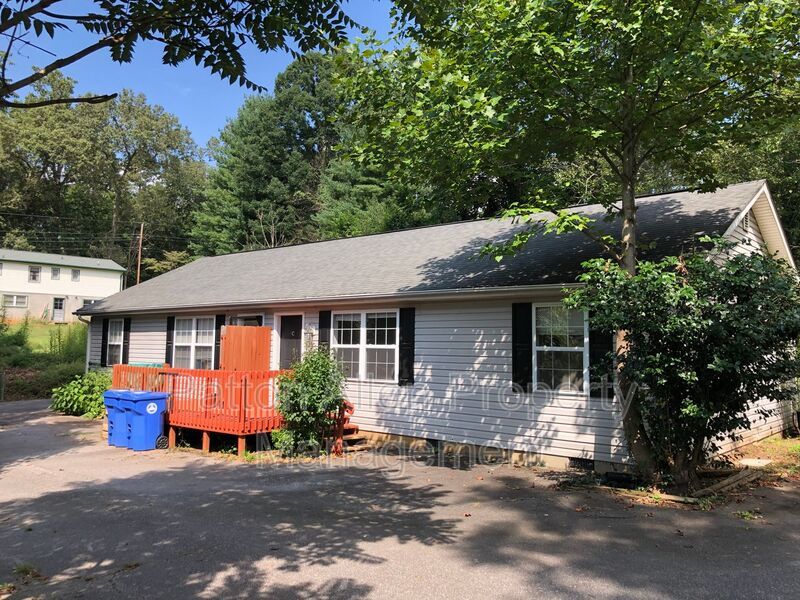 105 Salola St #C, Asheville, NC 28806