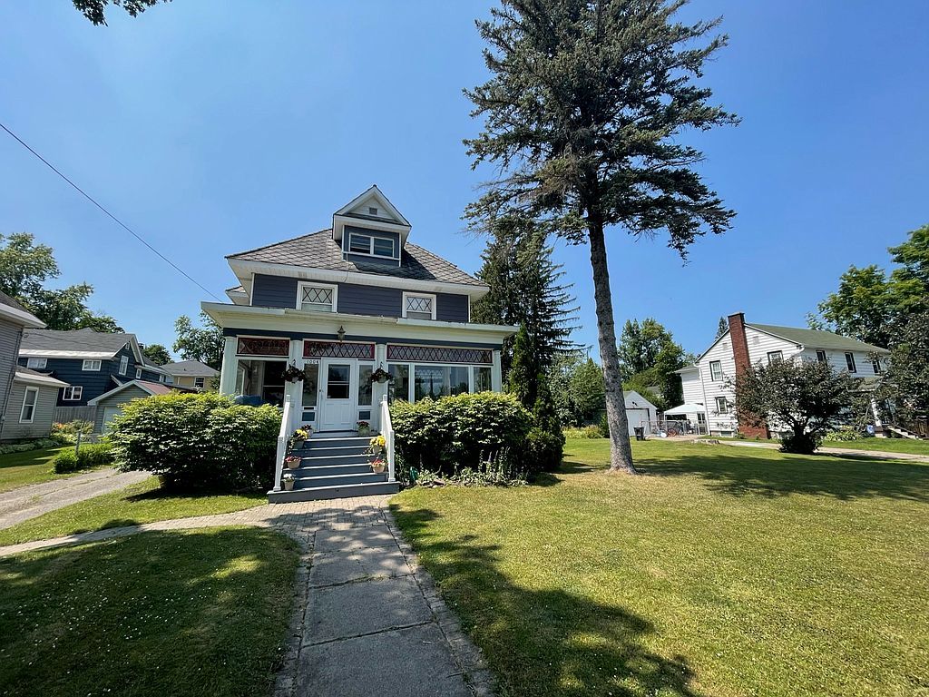 1004 Parnell Ave, Sault Sainte Marie, MI 49783