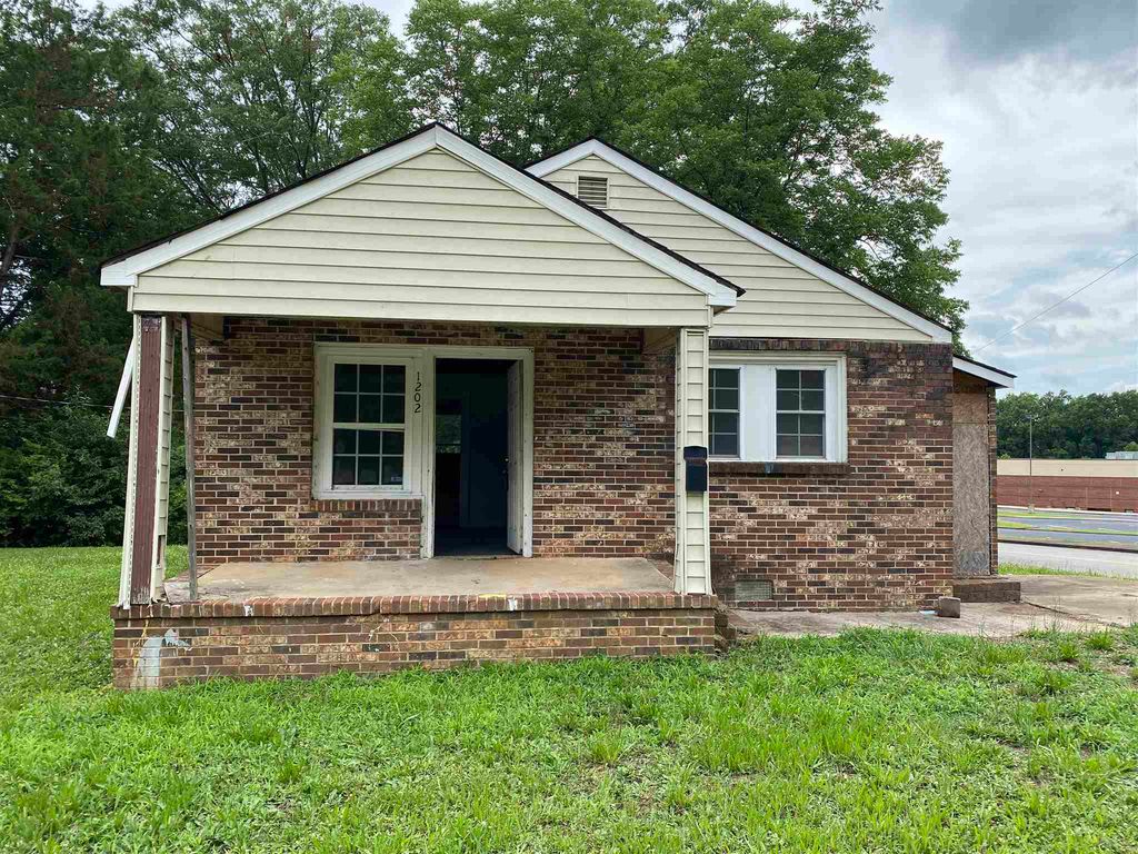 1202 Southwood St, Anderson, SC 29624