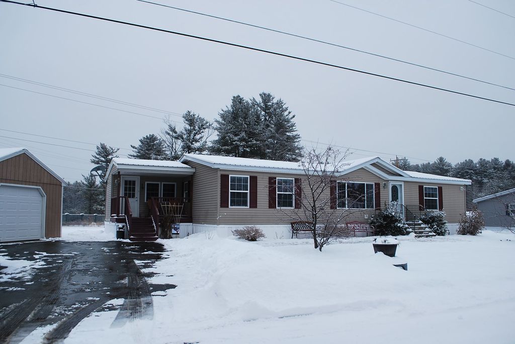 47 Peaceful Pines Cir, Farmington, NH 3 Bed, 2 Bath Mobile