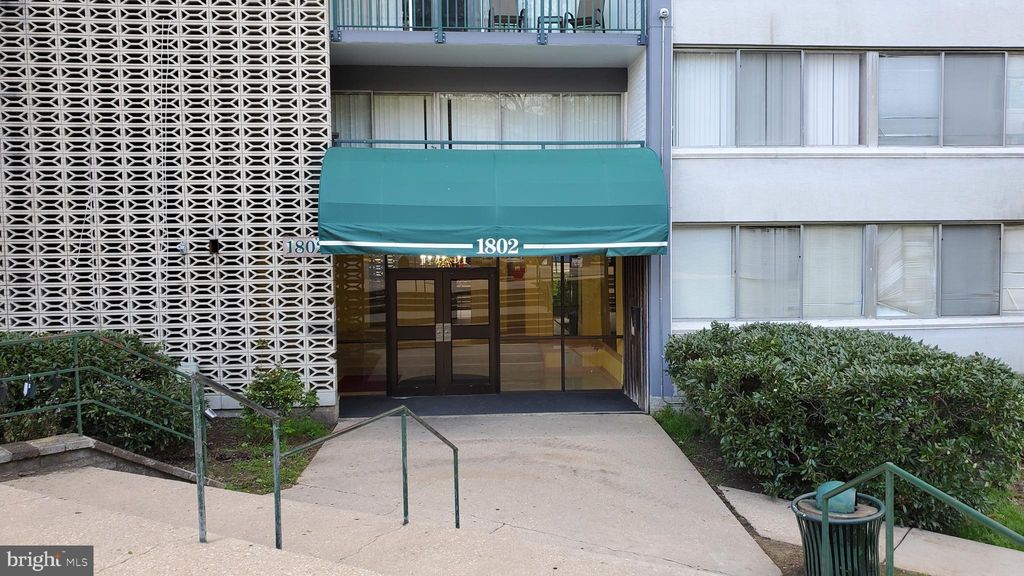 1802 Metzerott Rd #106, Adelphi, MD 20783