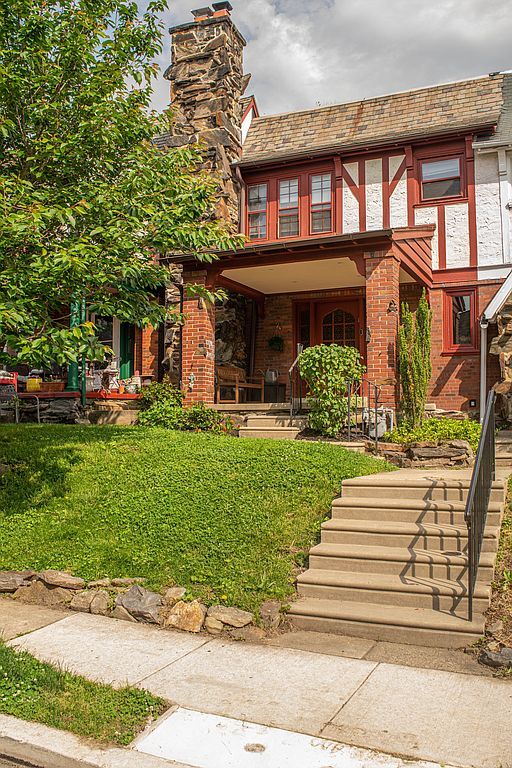 211 Stoneway Ln, Merion Station, PA 19066