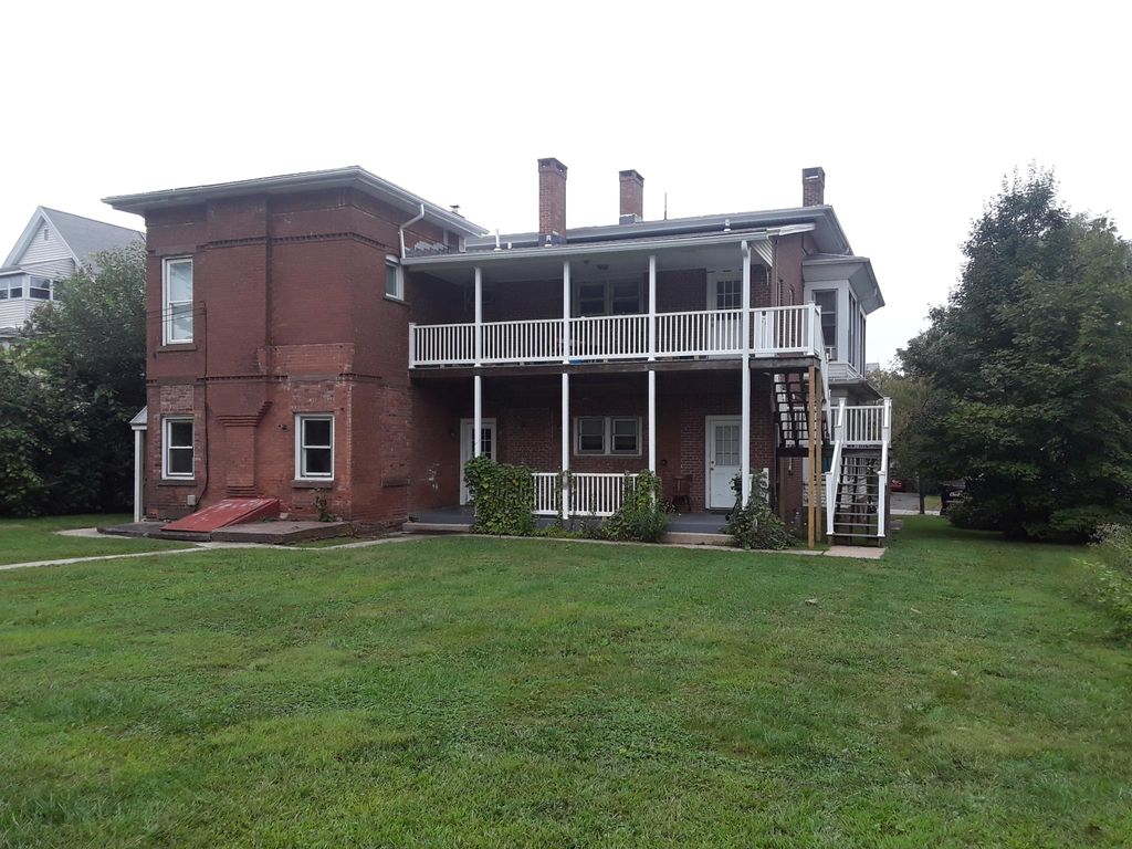 153 Lincoln St #2, Middletown, CT 06457
