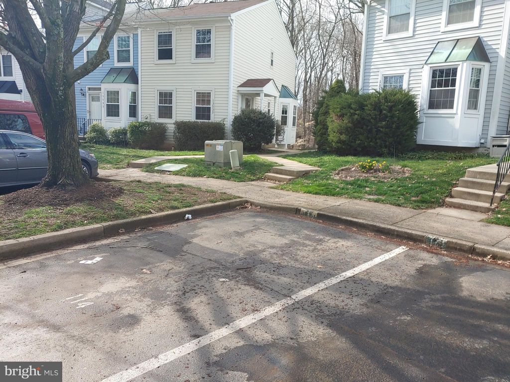 13533 Ambassador Dr, Germantown, MD 20874