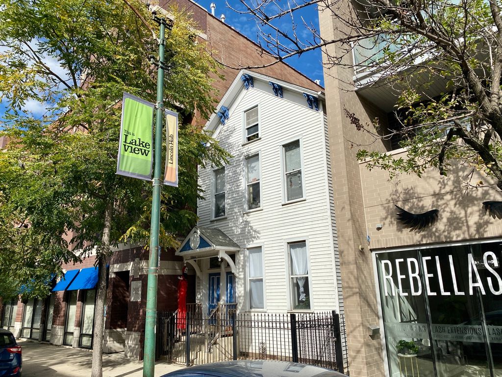 2917 N Lincoln Ave, Chicago, IL 60657