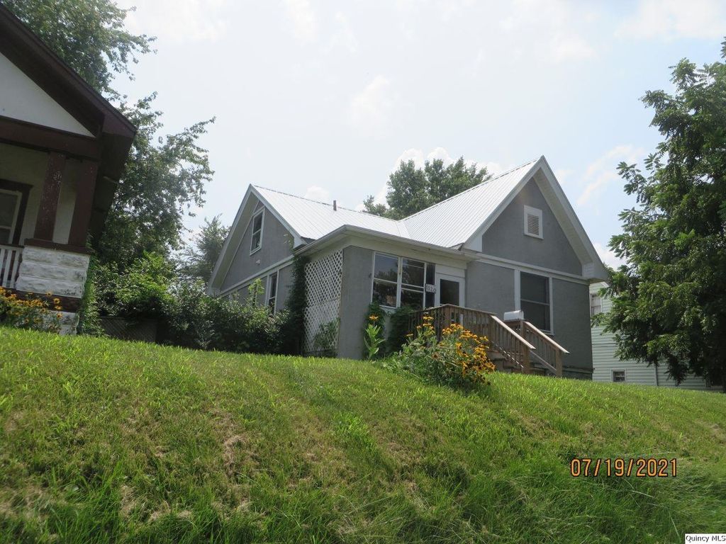 1120 Chestnut St, Quincy, IL 62301