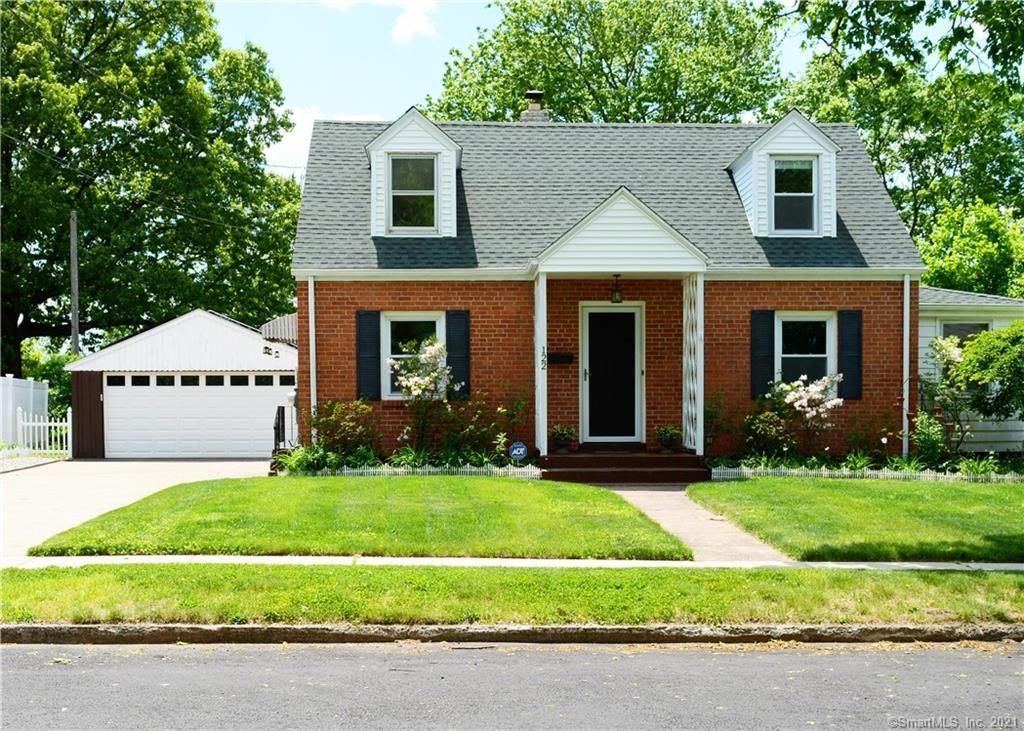 122 Oberlin Rd, Hamden, CT 06514
