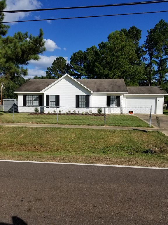 820 N Jackson St, Crystal Springs, MS 3 Bed, 1 Bath