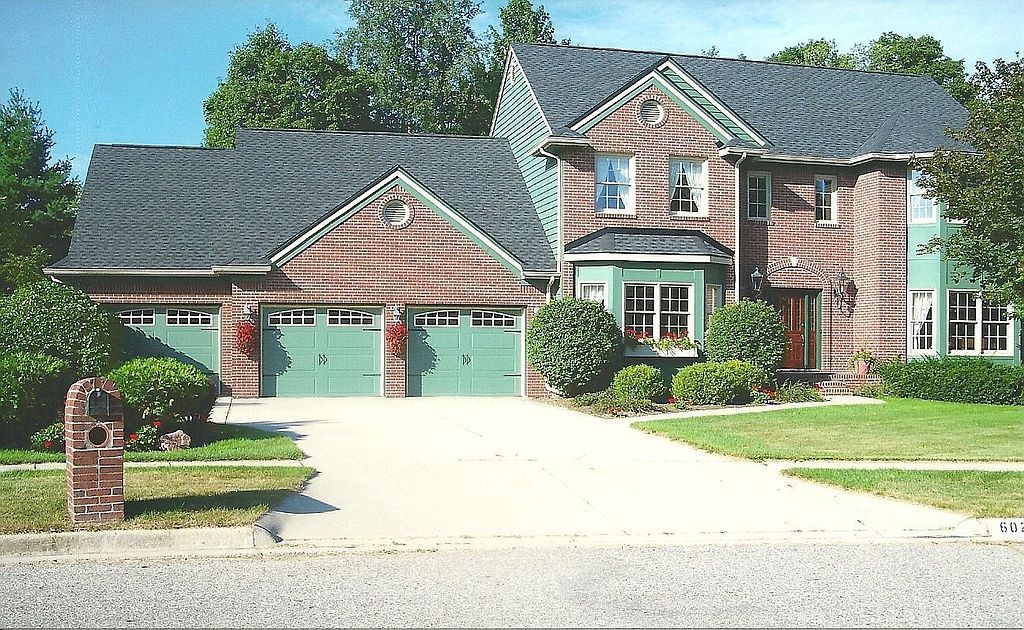 6024 Claremont Ct, Lansing, MI 48917