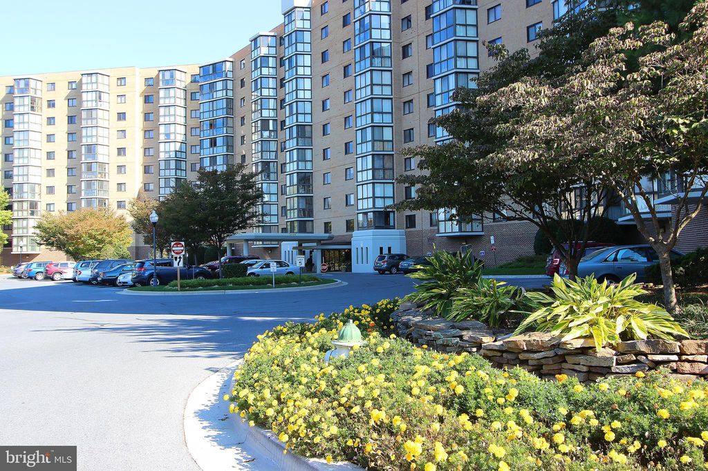 3330 N Leisure World Blvd #5-107, Silver Spring, MD 20906