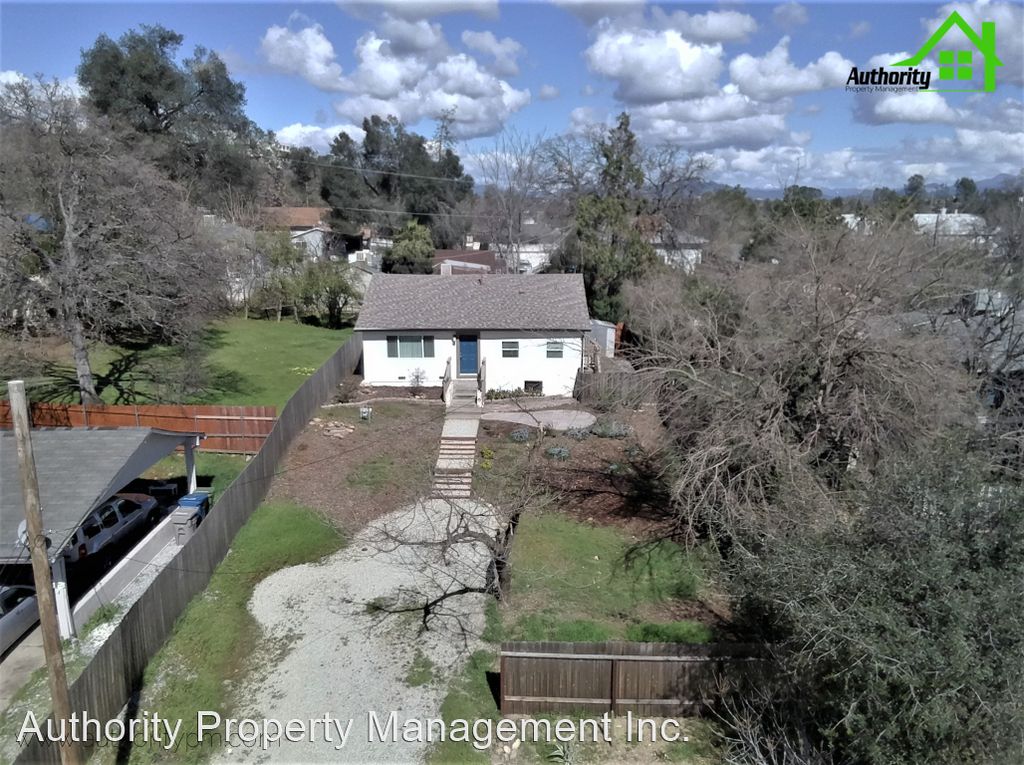 1840 Laurel Ave, Redding, CA 96001