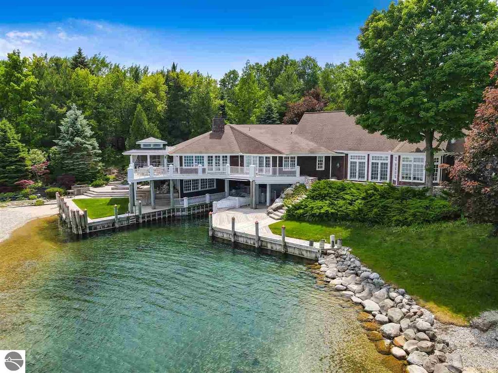 785 S Wagon Wheel Dr, Northport, MI 49670