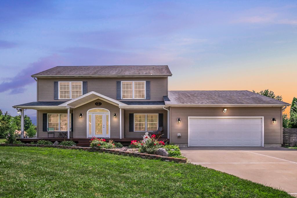 561 Courtyard Pl, Watervliet, MI 49098