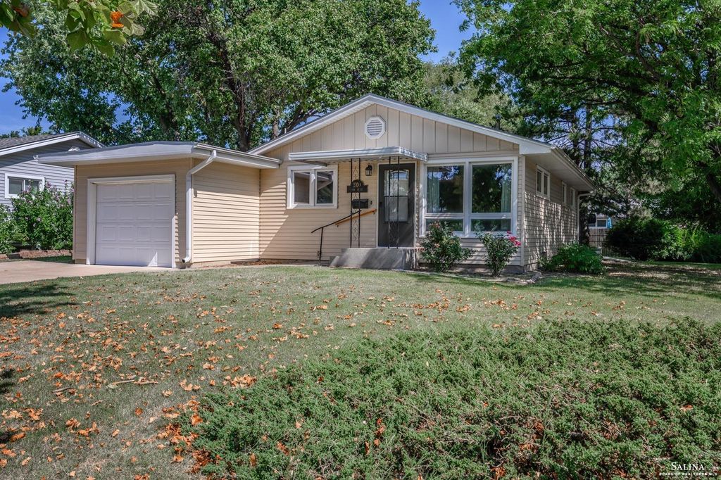 1100 Oak Cir, Salina, KS 67401 Trulia