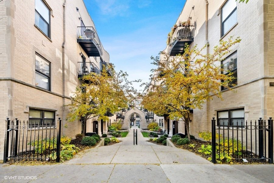 4438 N Damen Ave #2E, Chicago, IL 60625