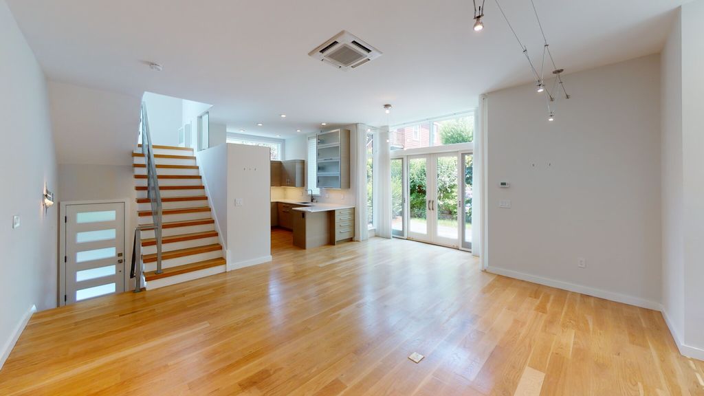 138 Banks St, Cambridge, MA 02138