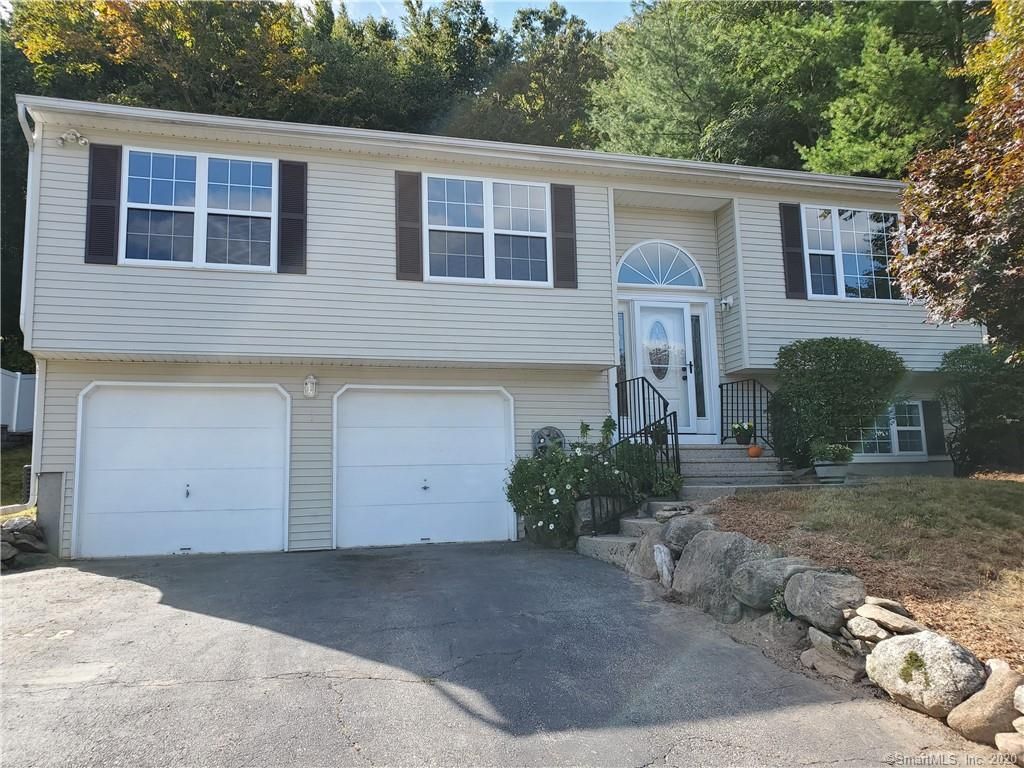 6 Starwood Ln, Beacon Falls, CT 06403
