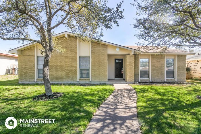 9426 Rolling Rock Ln, Dallas, TX 75238
