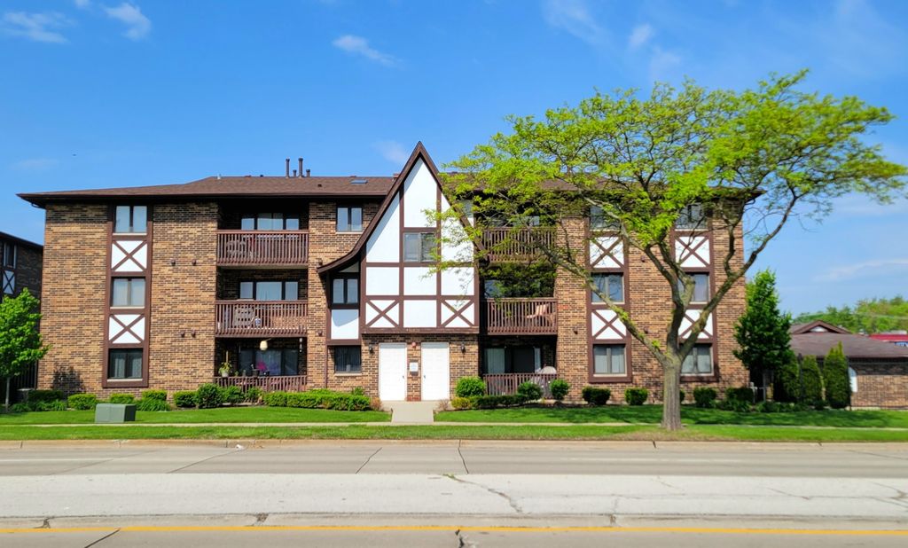 10620 Ridgeland Ave #2B, Chicago Ridge, IL 60415