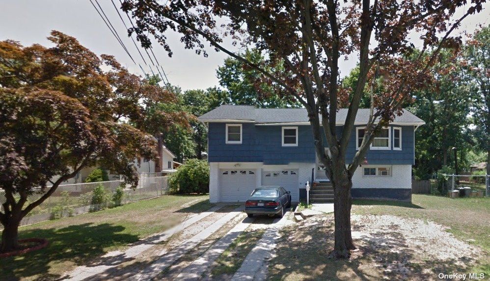 108 McKinley St, Brentwood, NY 11717