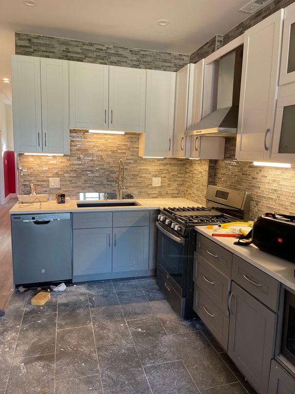 331 E Kensington Ave #2, Chicago, IL 60628