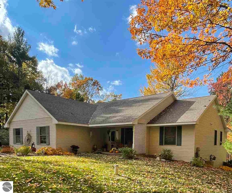 4113 Williamston Ct, Williamsburg, MI 49690