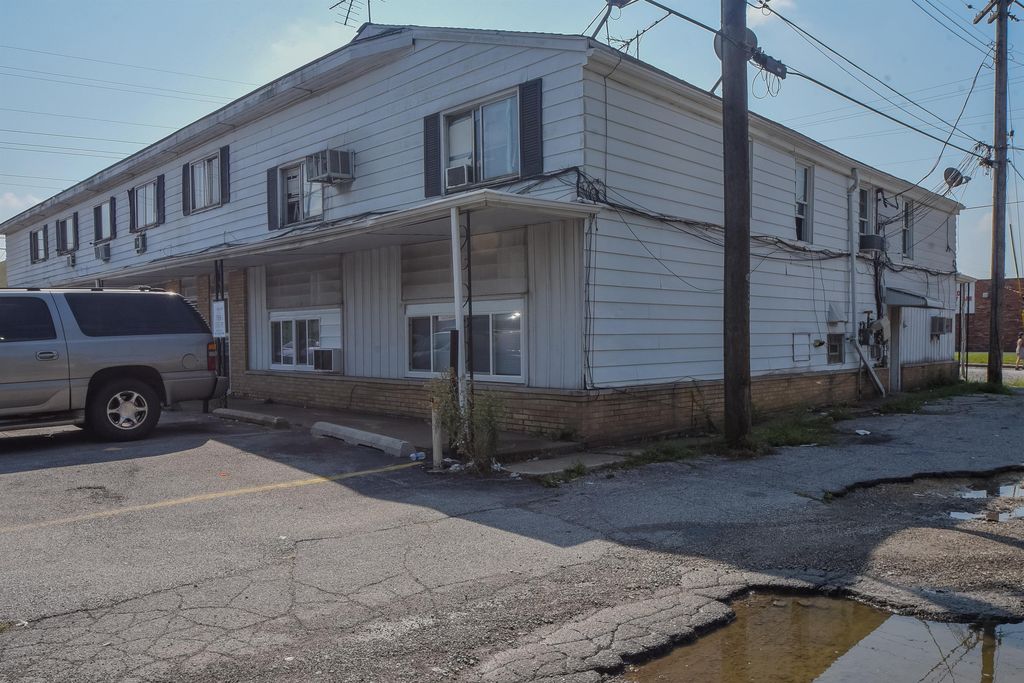 5284 Broadway St #1A, Merrillville, IN 46410