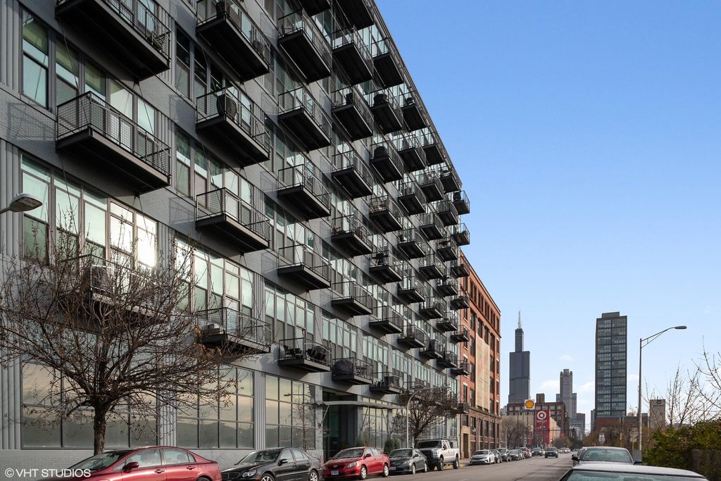 1224 W Van Buren St #201, Chicago, IL 60607