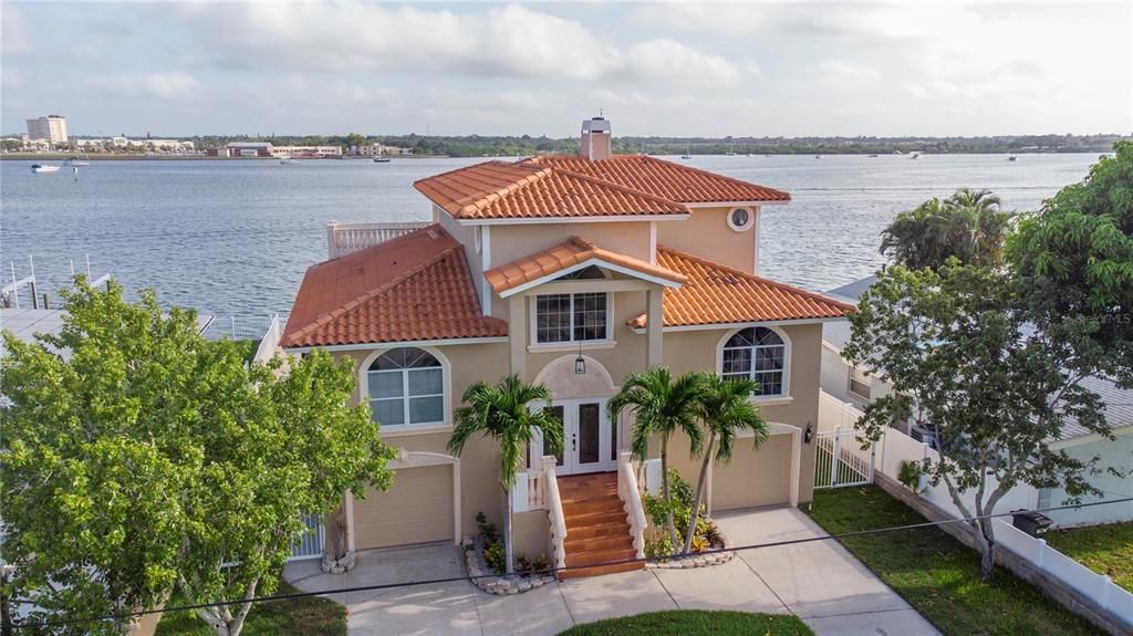 812 Bay Point Dr, Madeira Beach, FL 33708