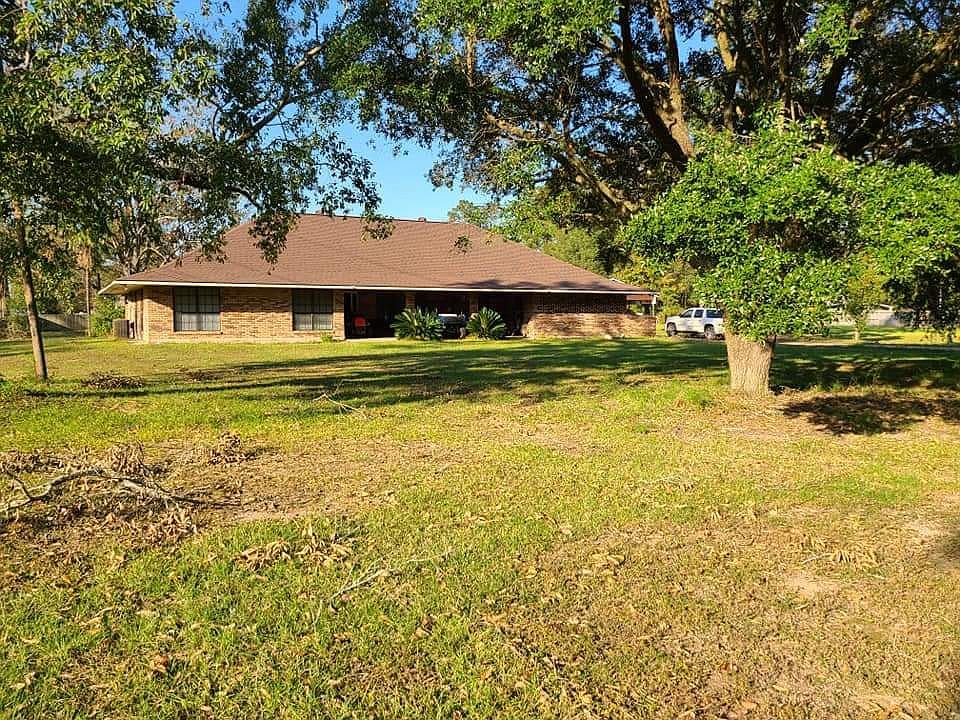 220 Woodland Dr, Oakdale, LA 71463 4 Bed, 3 Bath SingleFamily Home