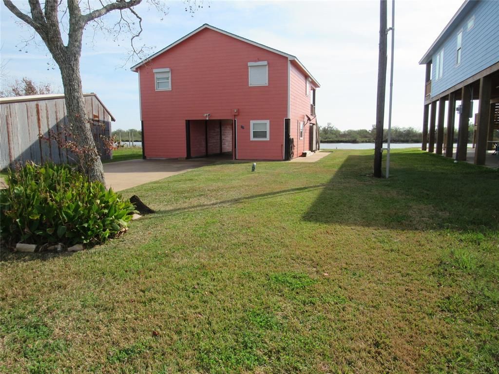 34 County Road 616, Bay City, TX 77414