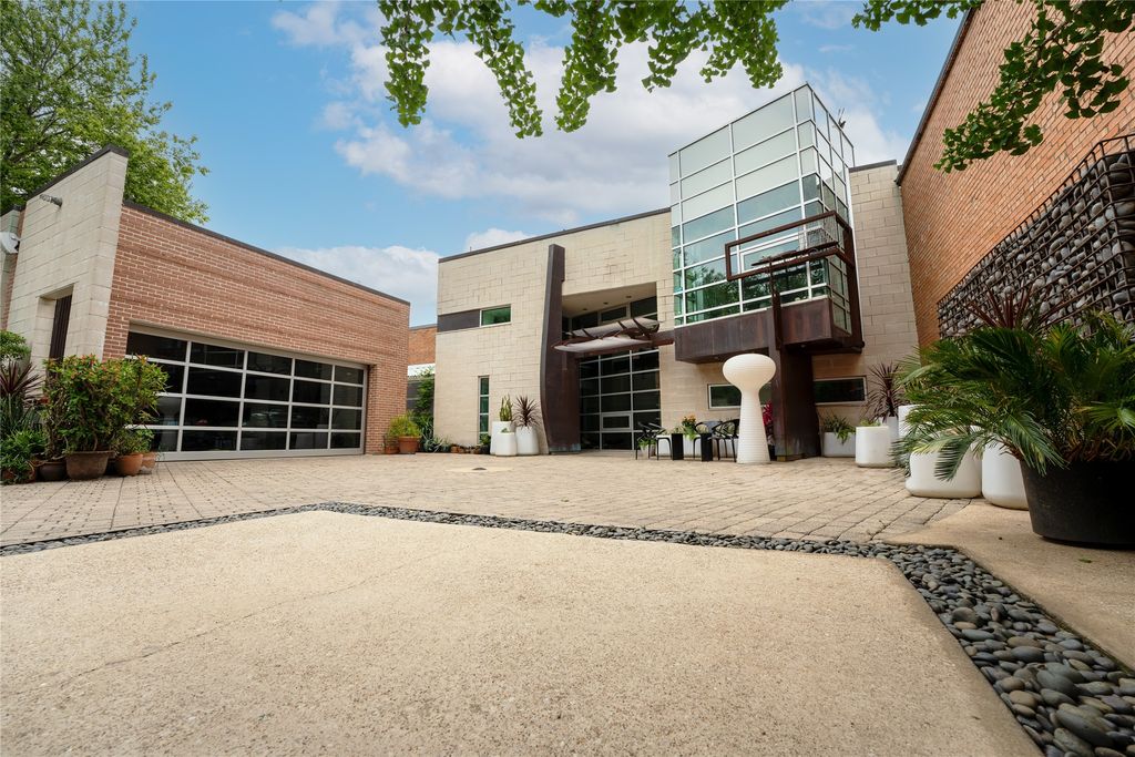 3004 Main St, Dallas, TX 75226 SingleFamily Home for Sale MLS 20759740