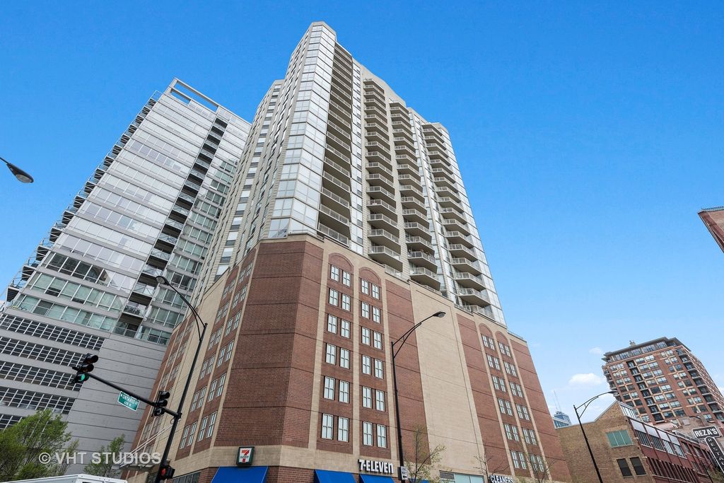 645 N Kingsbury St #1404, Chicago, IL 60654