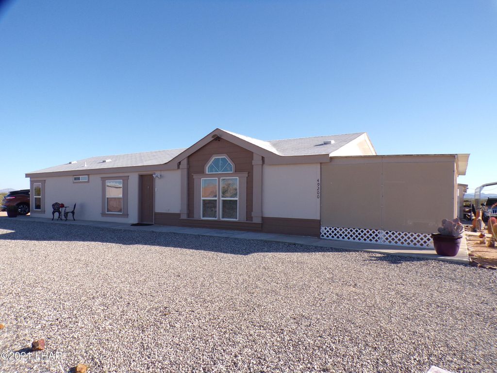 49200 Granite View St, Bouse, AZ 85325