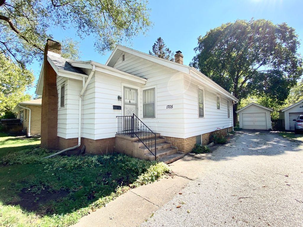 1705 W University Ave, Champaign, IL 61821