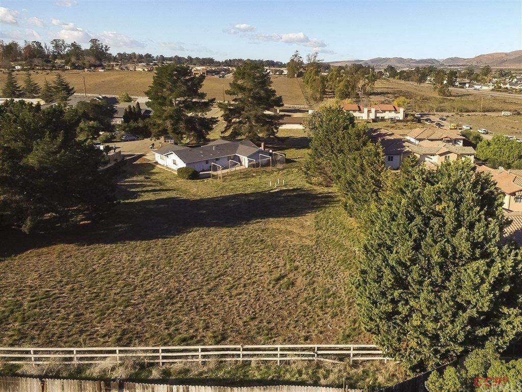 365 Butterfly Ln, Nipomo, CA 93444