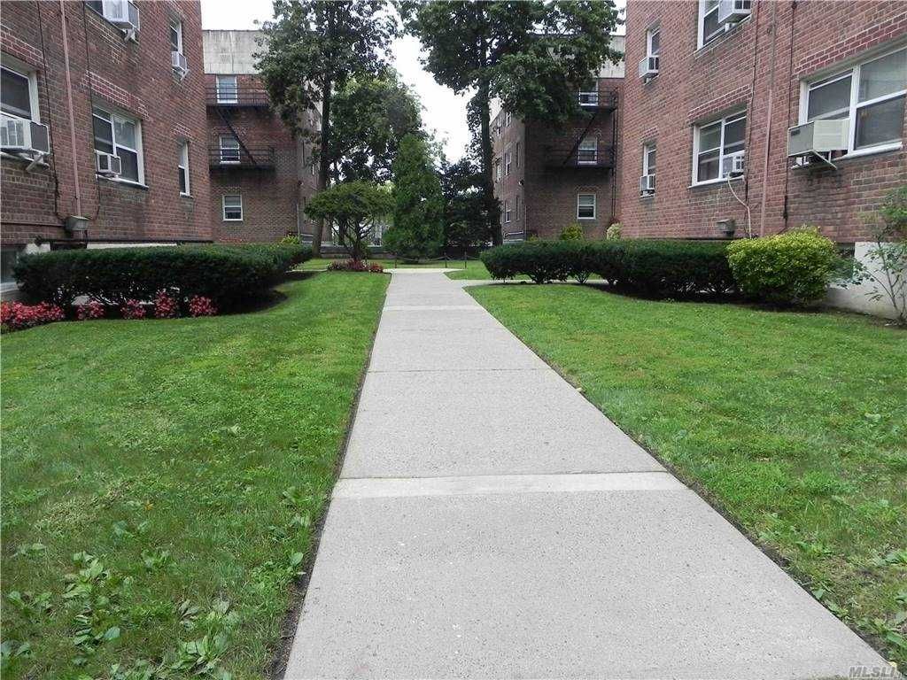 15 Schenck Ave 2C, Great Neck, NY 1 Bed, 1 Bath Apartment 30